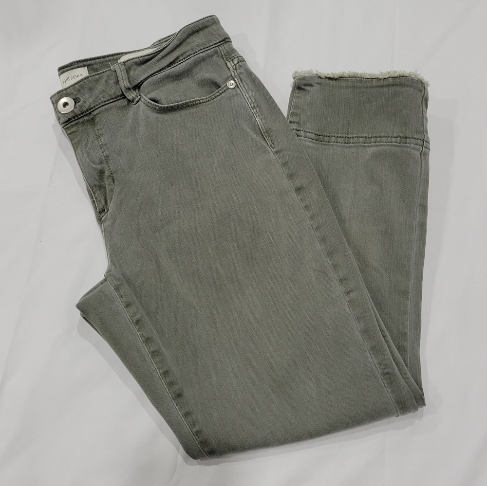J. Jill Women's Authentic Fit cropped cuffed denim pants Size 4 Versatile